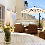 Stora terrassen med plats till matplats och lounge